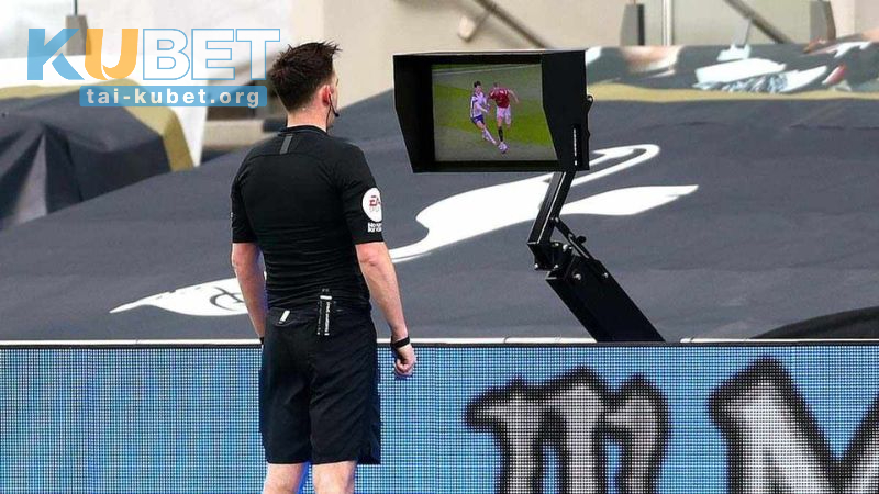 Công nghệ VAR trong đá Penalty