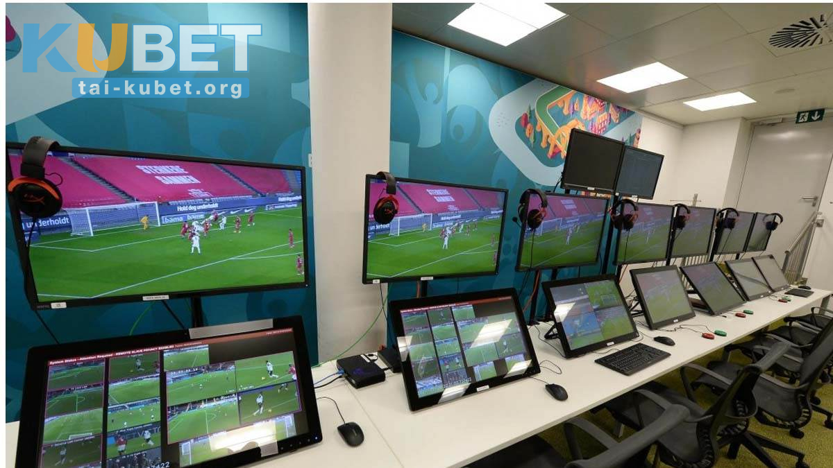 VAR góp phần quan trọng như thế nào trong bóng đá?